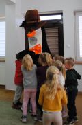 b_120_0_16777215_0_0_img_aktualnosci_poranek_z_bajka_2025_niedoskonaly_pingwin_niedoskonaly_pingwin-6.jpg